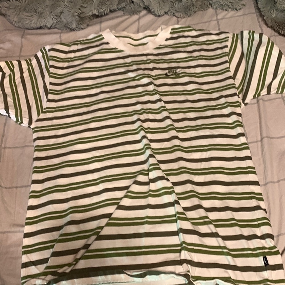 stripes nike SB mens small